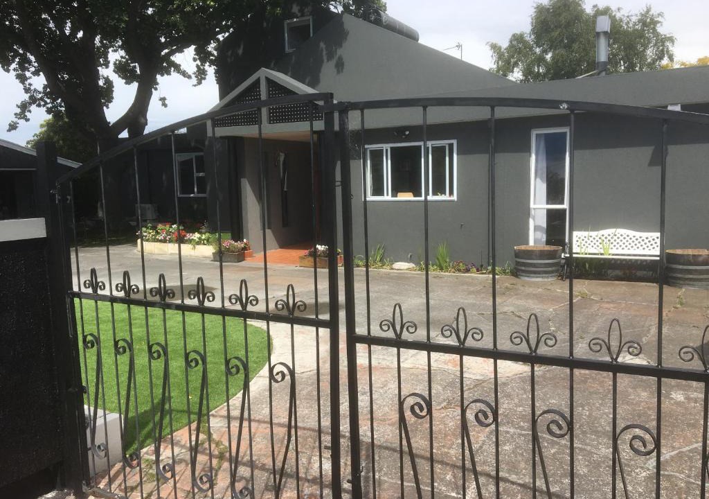 New Brighton House | Sandy Feet Accommodation