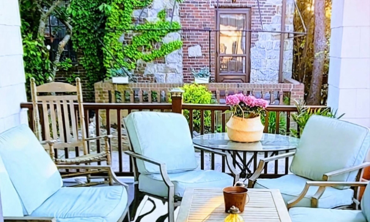 Long Beach House | SandyBeachHouseLBNY Steps to Beach, Train & Eats Beachside