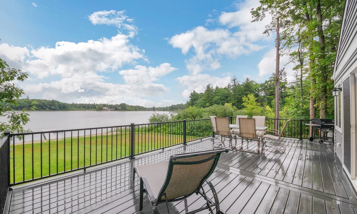 Gowen Cottage | Sandyside: Summer Fun on Thomas Lake | Sandy Beach, Kayaks & Dock
