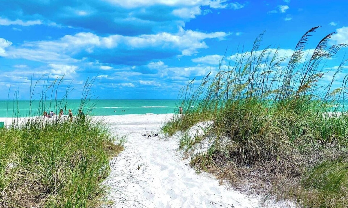 Sanibel Condo | Sanibel Beachfront Back on VRBO- 5 Star Ratings. Immaculate/Updated/On the Sand!