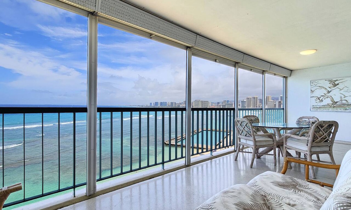 Diamond Head - Kapahulu - St. Louis Apartment | Sans Souci 1104 🏵 King Bedroom Beachfront 1 Bedroom 30+Nights