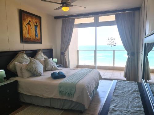 Margate Beach Apartment | Santorini 105A