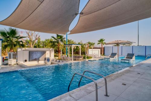 Ras Al Khaimah Ski Chalet | Santorini check in