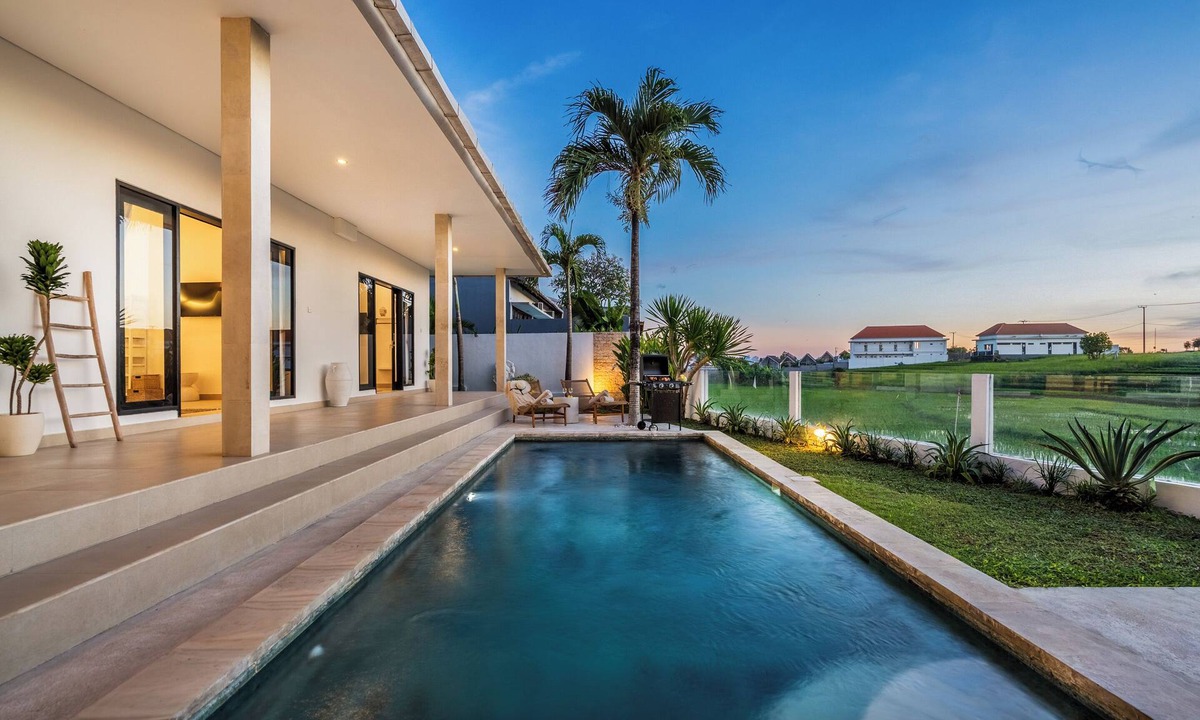Pererenan Villa | Santorini Sunset Elegant 4BR Large Pool, Cinema, Rice views