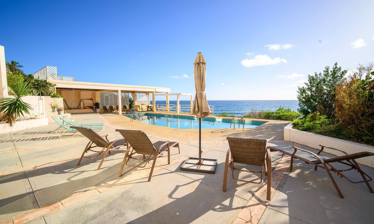 Estate South Grapetree Bay Apartment | Sapala 2 - Oceanfront Poolside Apt w/Shared Pool
