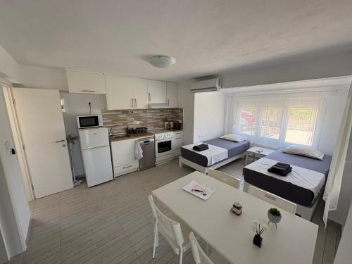 Nea Mesagkala Apartment | Sapphire Apartment , Beachfront Family Apartment for 4 with Private Garden, 1-Minute Walk to the Beach