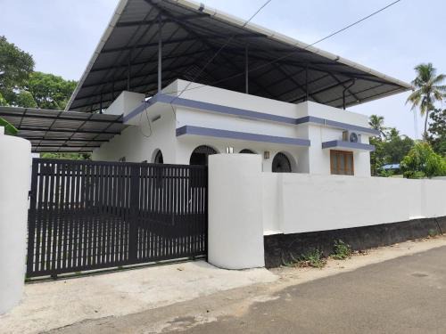 Chirayinkil House | Sapphire Haven