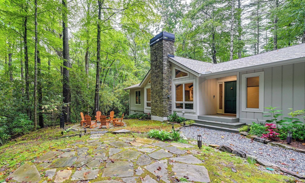 Cashiers House | Sapphire Home w/Fireplace Near Skiing & Hiking!