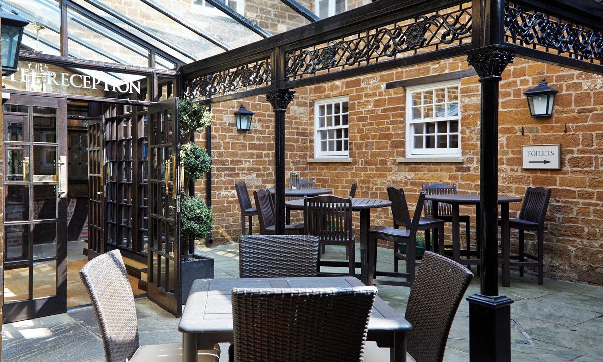 Towcester Hotel | Saracens Head Towcester by Greene King Inns