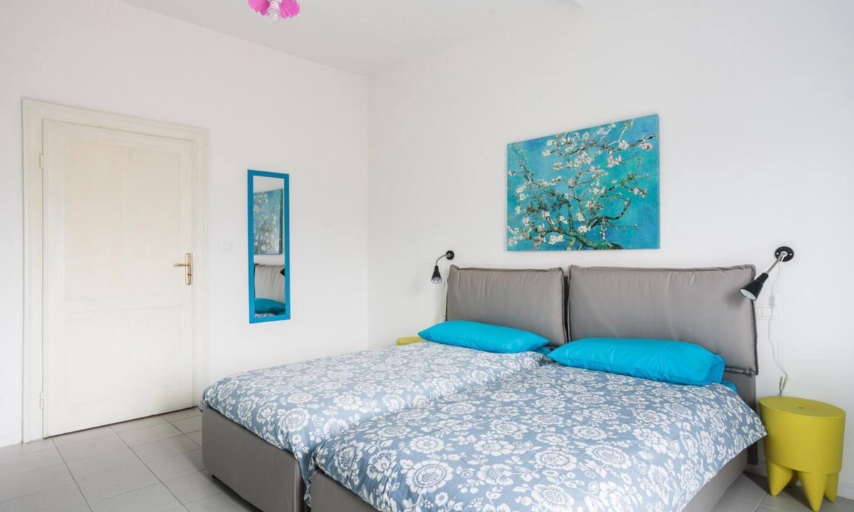 Saragozza-Porto Hostel | Saragozza Apartment 8: Bright and central flat