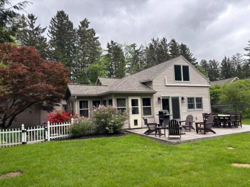 Saratoga Springs House | Saratoga Cottage - 2BR Near Track & Lake home