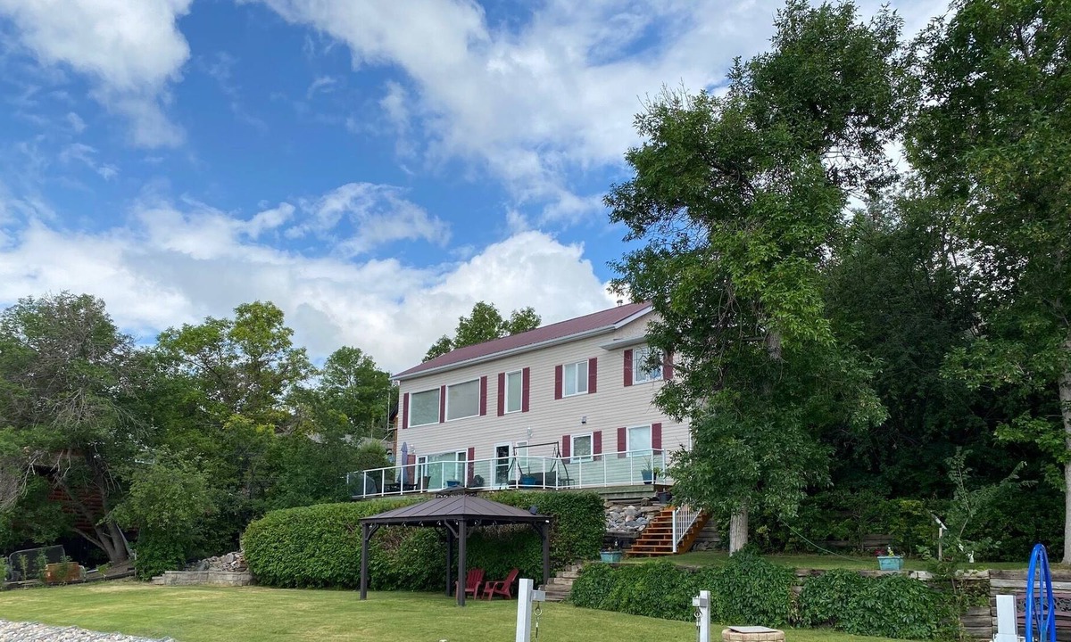 Fort Qu'Appelle Cottage | Saskatchewan Cottage/Lake Get-away!