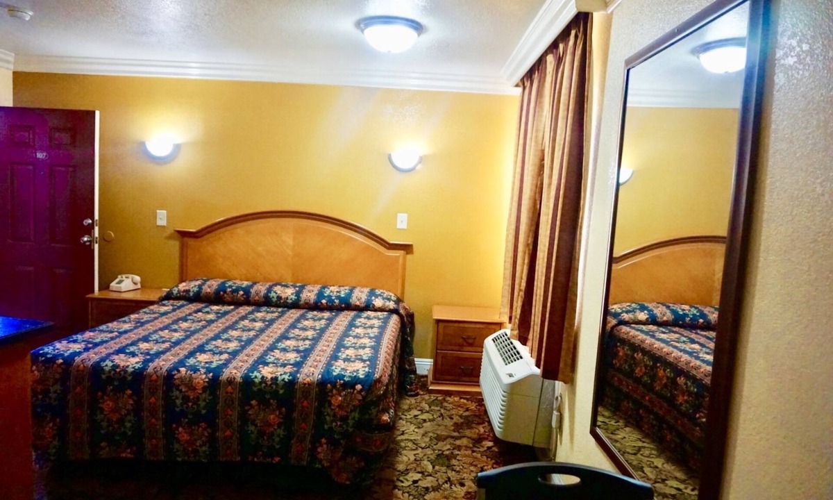 Los Angeles Hotel | Satellite Motel