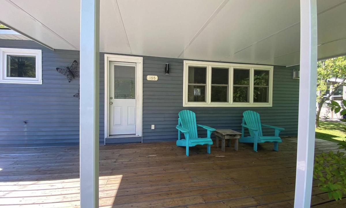 Sauble Beach Cottage | Sauble Beach Birchwood Cottage 5 min walk to the beach & 10 min walk to strip