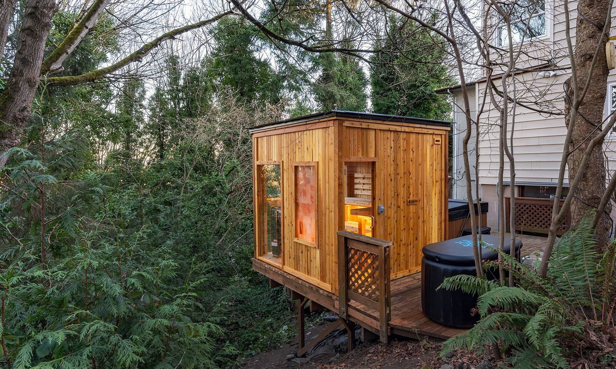 North Beacon Hill House | Sauna Fire Pit Hot Tub 7 min Downtown - Sleeps 6