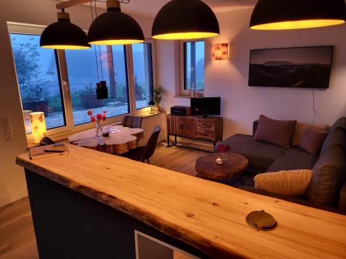 Aremberg Apartment | Sauna, Terrasse, Fernblick & Design - modern-gemütliche FeWo am Aremberg