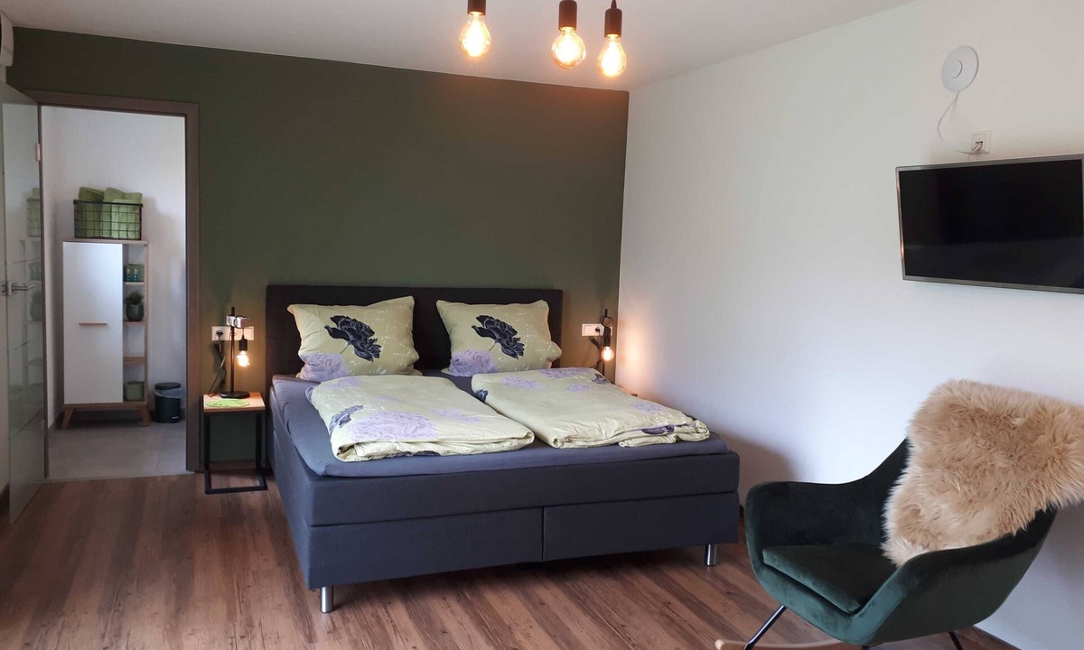Eberstadt Bed & Breakfast | Sauvignon Blanc (double room with terrace) - Weinlodge am Geissberg