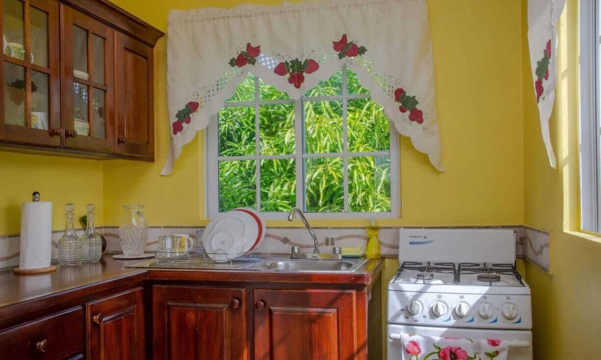 Greater Portmore House | Savan Suite