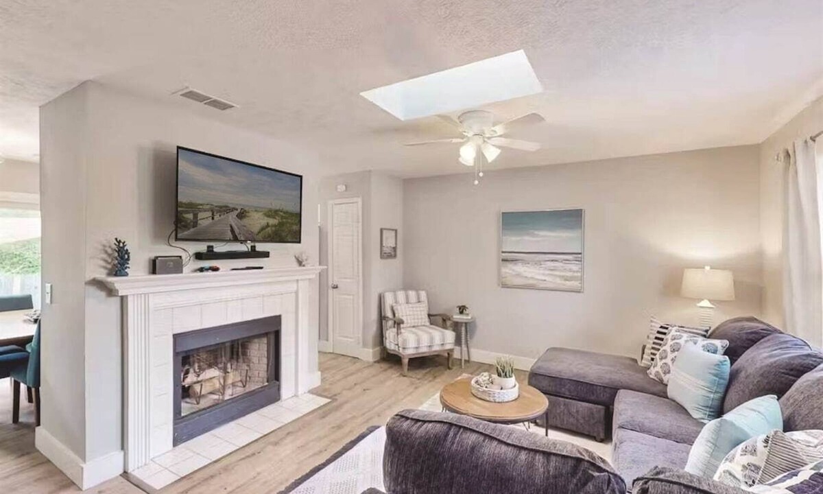 Whitemarsh Island House | Savannah Home, Firepit, Dog Friendly, Fenced Yard, Dogs OK
