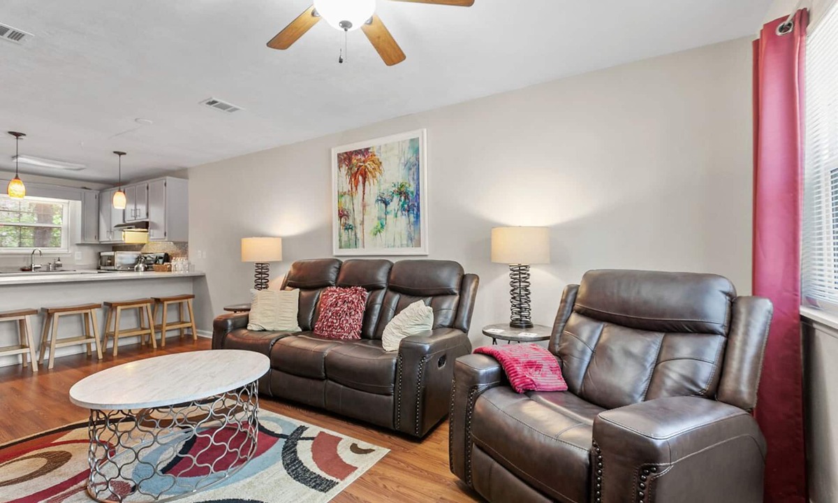 Tallahassee House | Save Big Near FSU for a Limited Time! Stylish 2-Bed Townhouse.