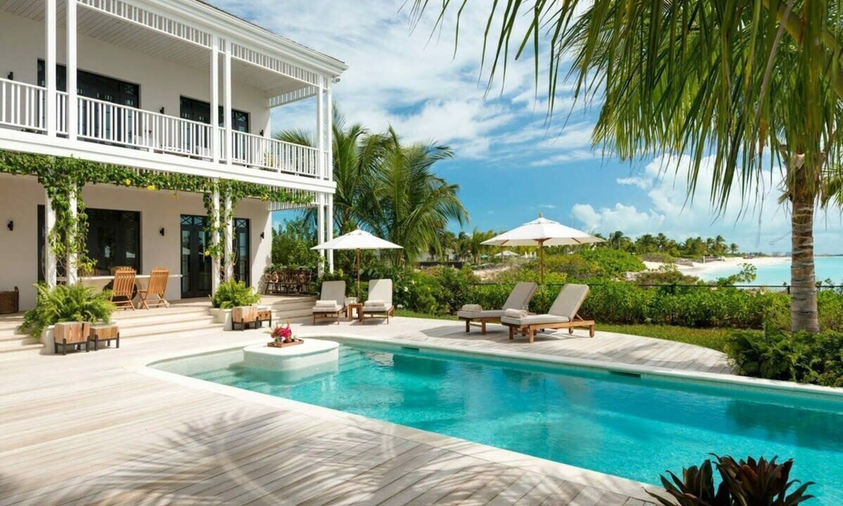 Leeward Settlement Villa | Saving Grace – Colonial-Style Luxury Villa on Grace Bay Beach, Turks & Caicos