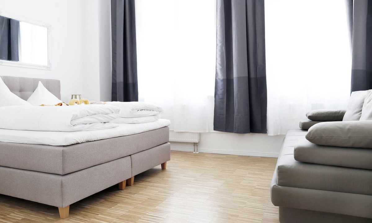 Charlottenburg Apartment | SC 3 box spring beds +70 sqm + 3 rooms + balcony + elevator