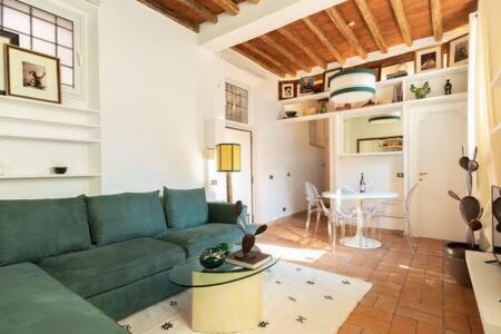 Trastevere Apartment | Scala Enchanting Apartment