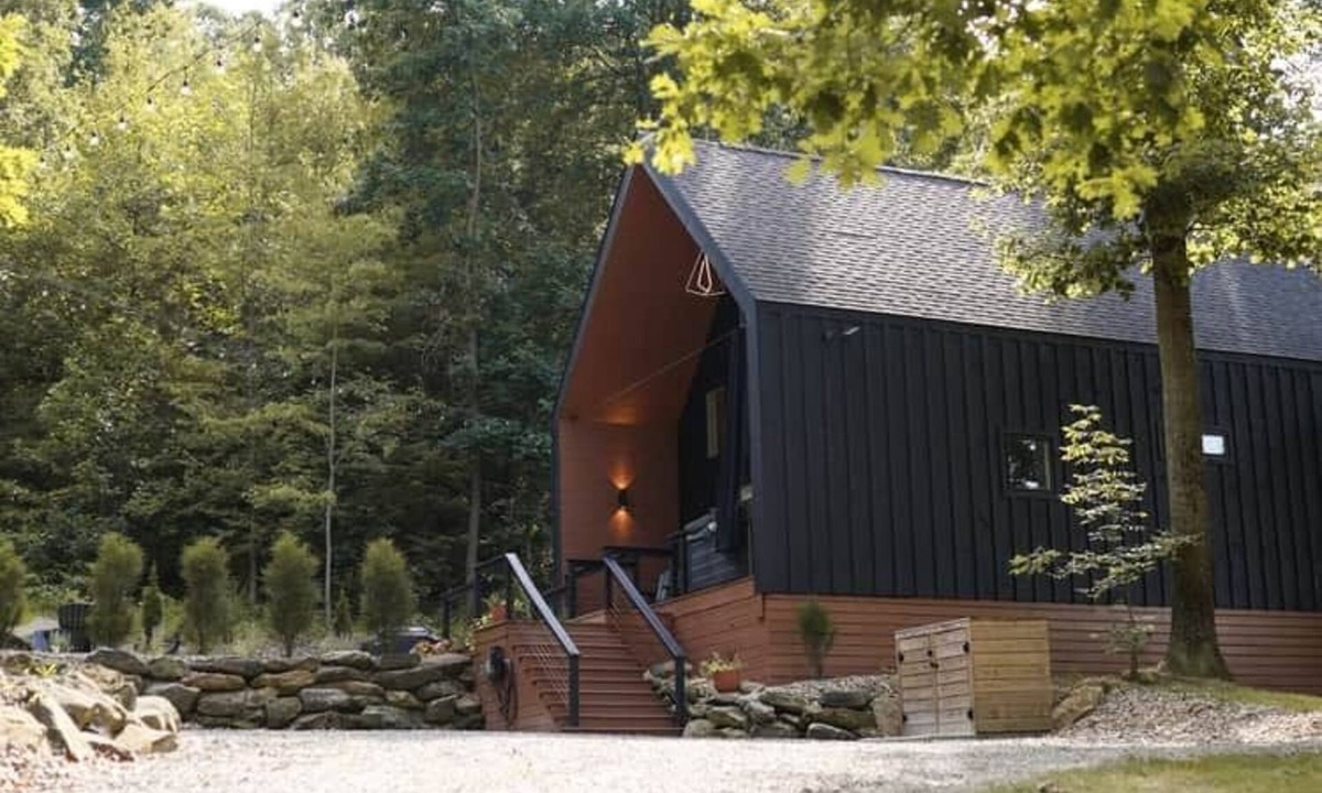 Strasburg Cabin | Scandi Cabin Hot Tub 4 Electric Fireplaces