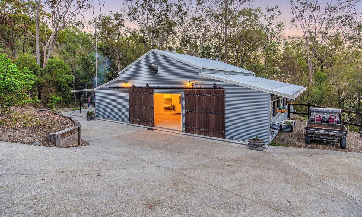 Maudsland House | Scarborough Estate - Luxury Barn Farm Stay