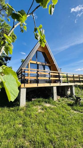 Valea Mare-Pravat House | Scenic A-Frame Cabin with Private Hot Tub & Mountain View - IezerVenture