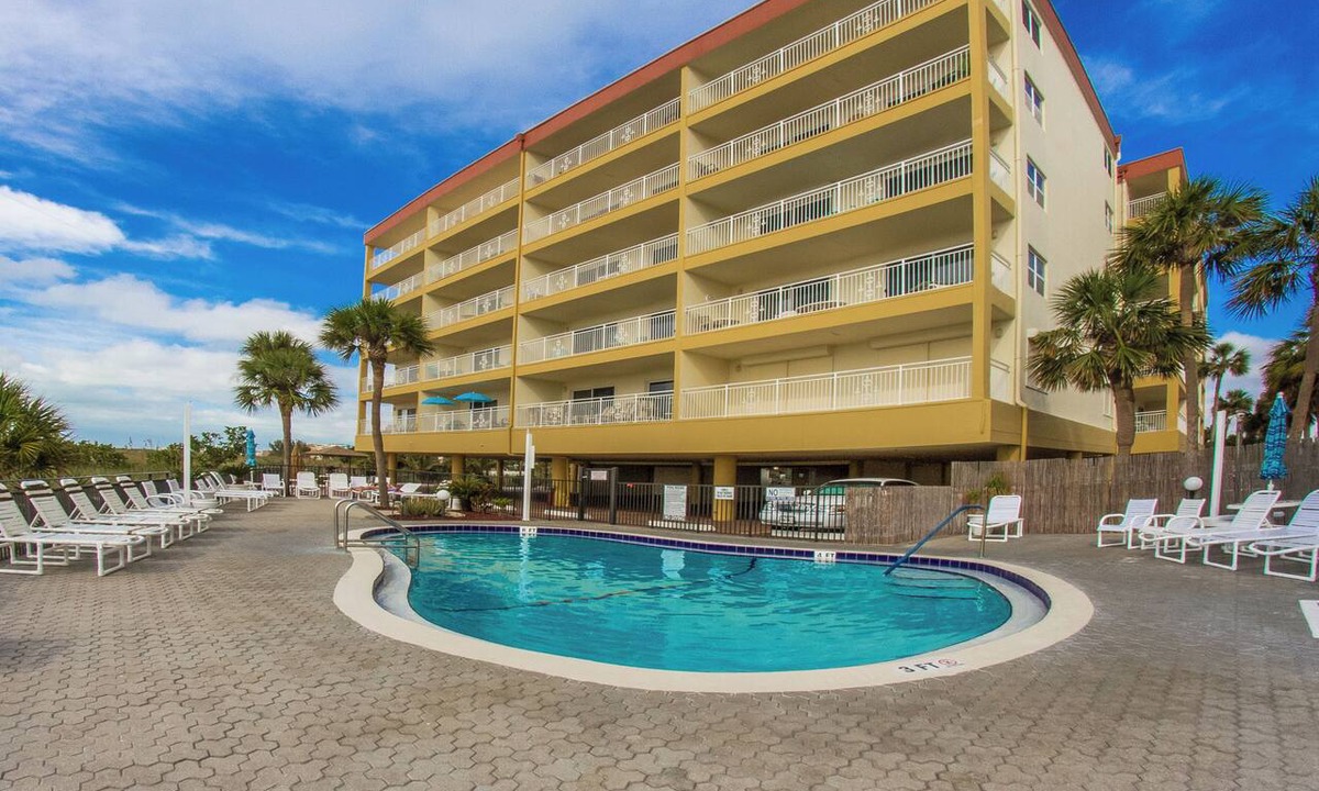 Madeira Beach Condo | Scenic Beach View - Balcony - Madeira Norte #213