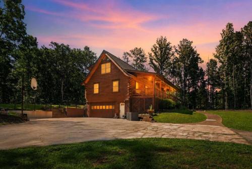 Stockbridge House | Scenic Cabin Retreat with Gym, Game Room and Outdoor Space