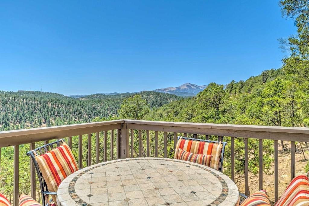 Alto House | Scenic Hideaway w/Deck & Grill ~ 6 Mi to Ruidoso!