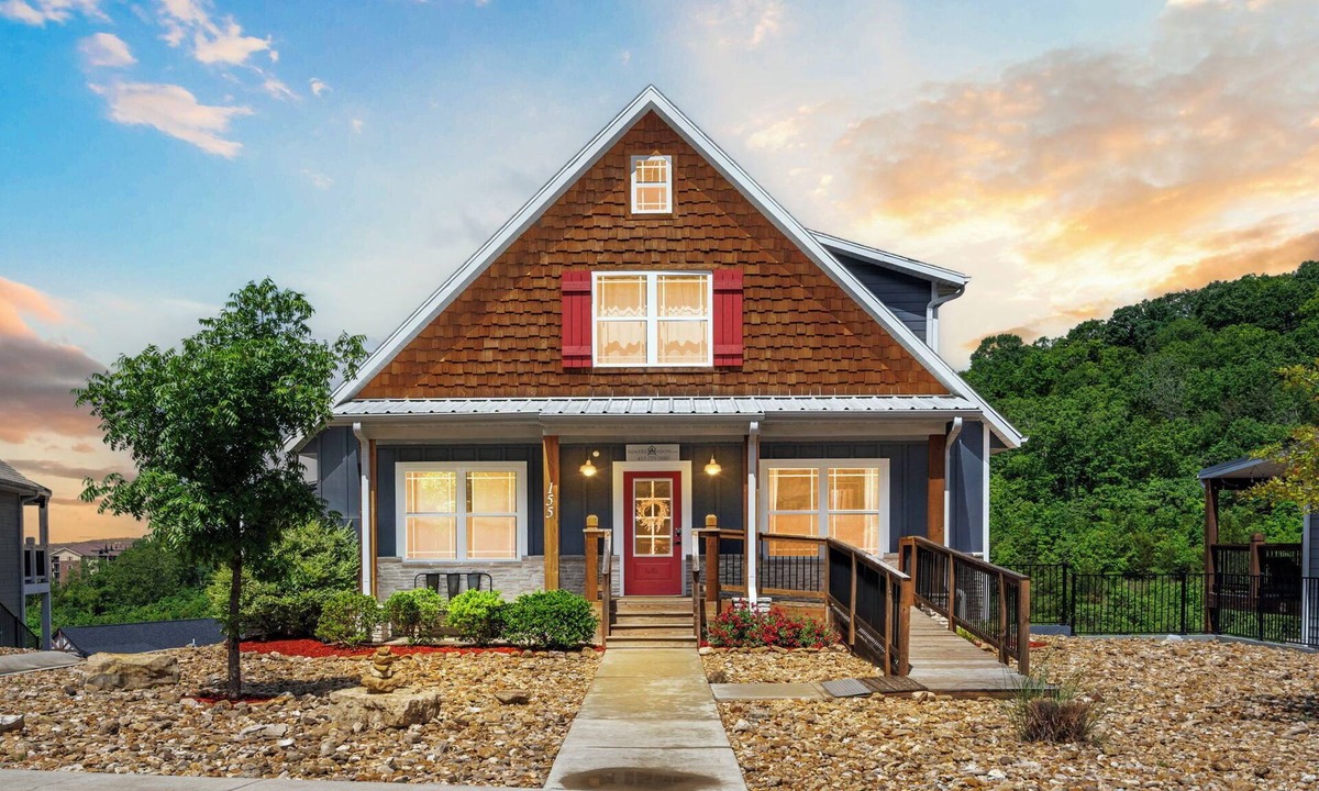 Table Rock House | Scenic Lake Views, Inviting Community Pool, Free Daily Attraction Tickets & Air Hockey!