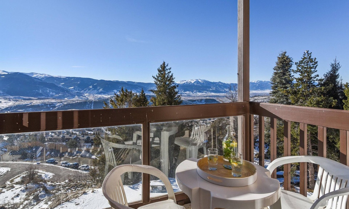 Font-Romeu-Odeillo-Via Apartment | Scenic Mountain View Apartment for 2