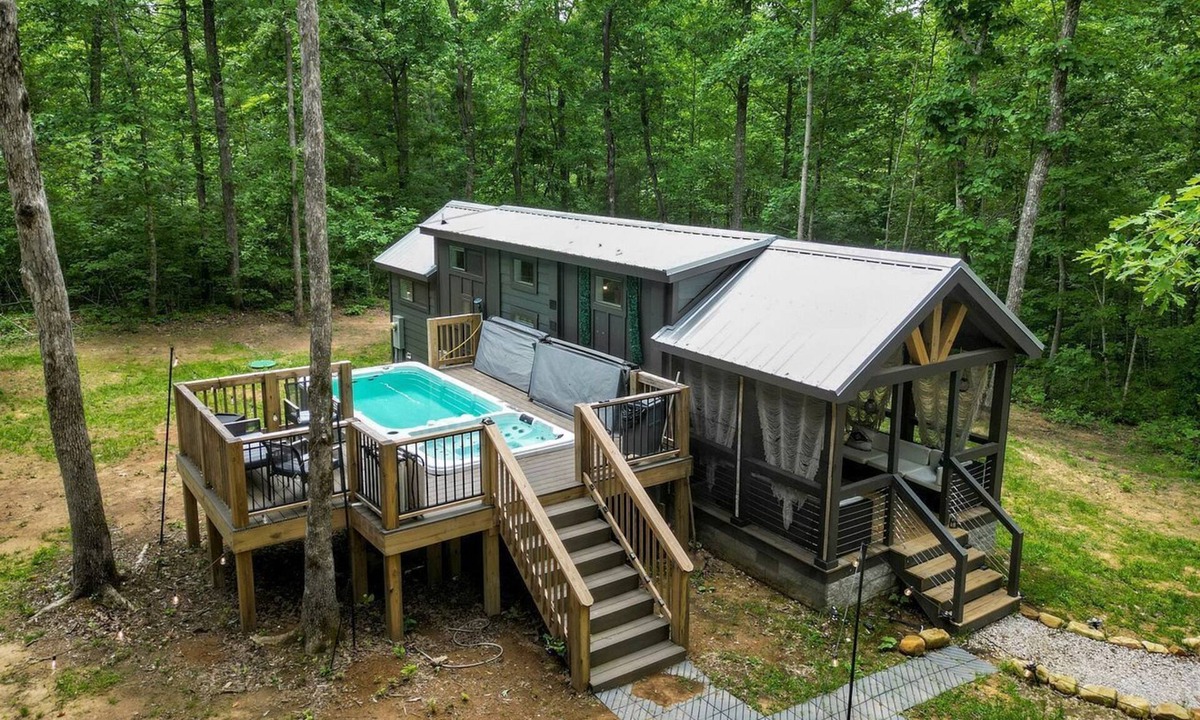 Monteagle Cabin | Scenic Mountain Cabin with Lake Access and Waterfall Views near South Cumberland State Park Tennessee