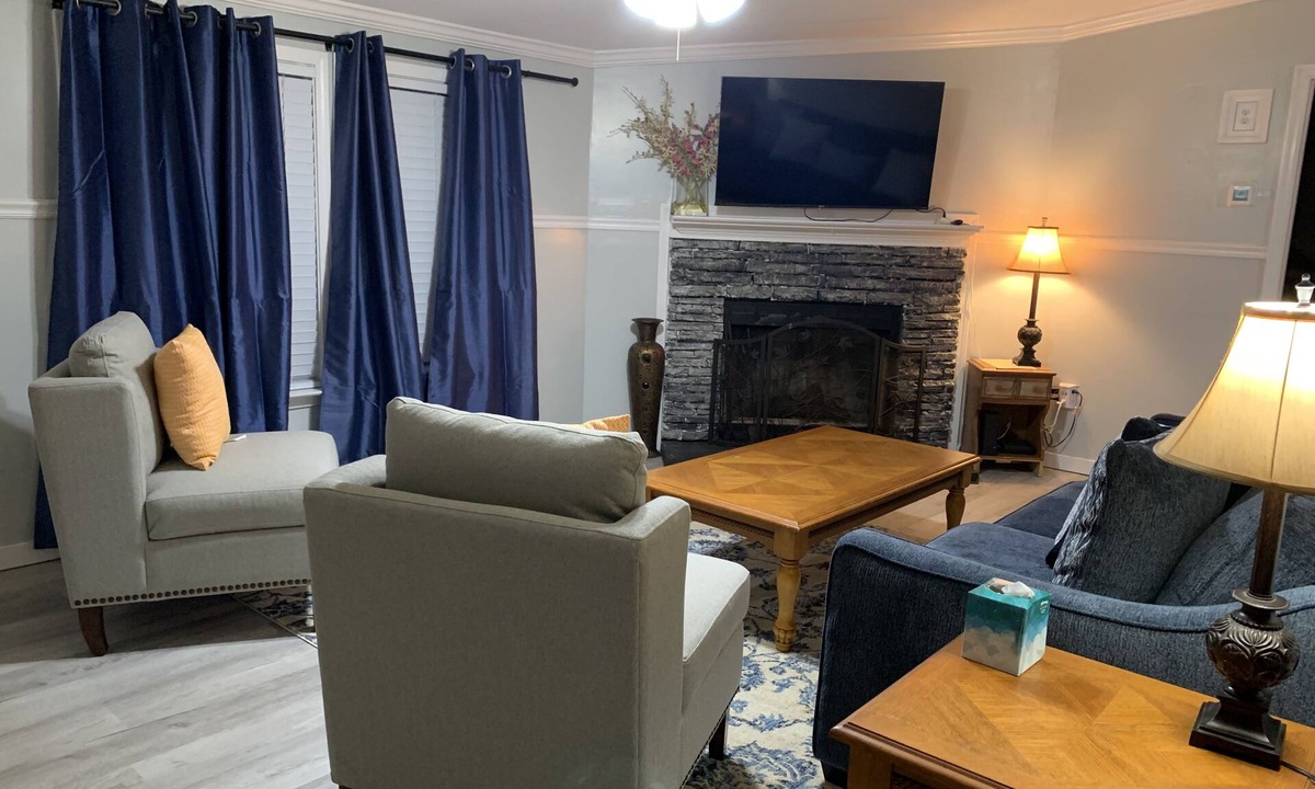 Cave Spring House | Scenic Mountain Views 4 Bed 2 Bath