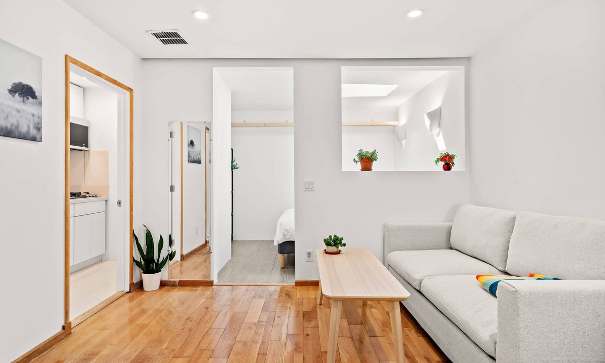 Atwater Village Apartment | Scenic Retreat With Deck Stunning Views in LA