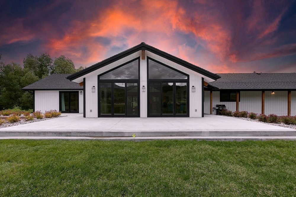 Alpine House | Scenic Riverside Cabin with Private Trail Access and Fly Fishing Near Alpine, Wyoming