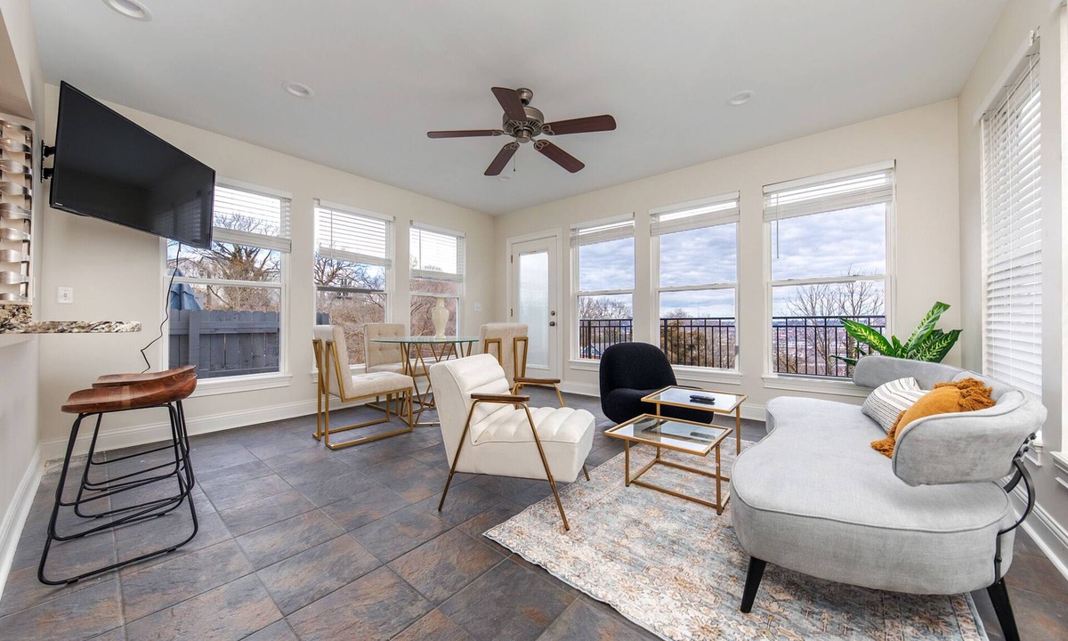 East Price Hill House | Scenic Skyline View- Downtown Cincy