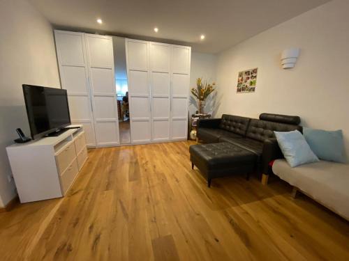 Offenburg Apartment | Schöne 2-Zimmer-Souterrainwohnung mit Terrasse