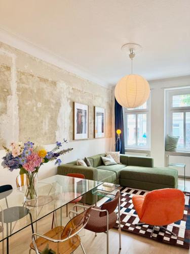 Lindenau Apartment | Schöne Altbauwohnung mit 2 privaten Parkplätzen für bis zu 8 Personen im Leipziger Westen