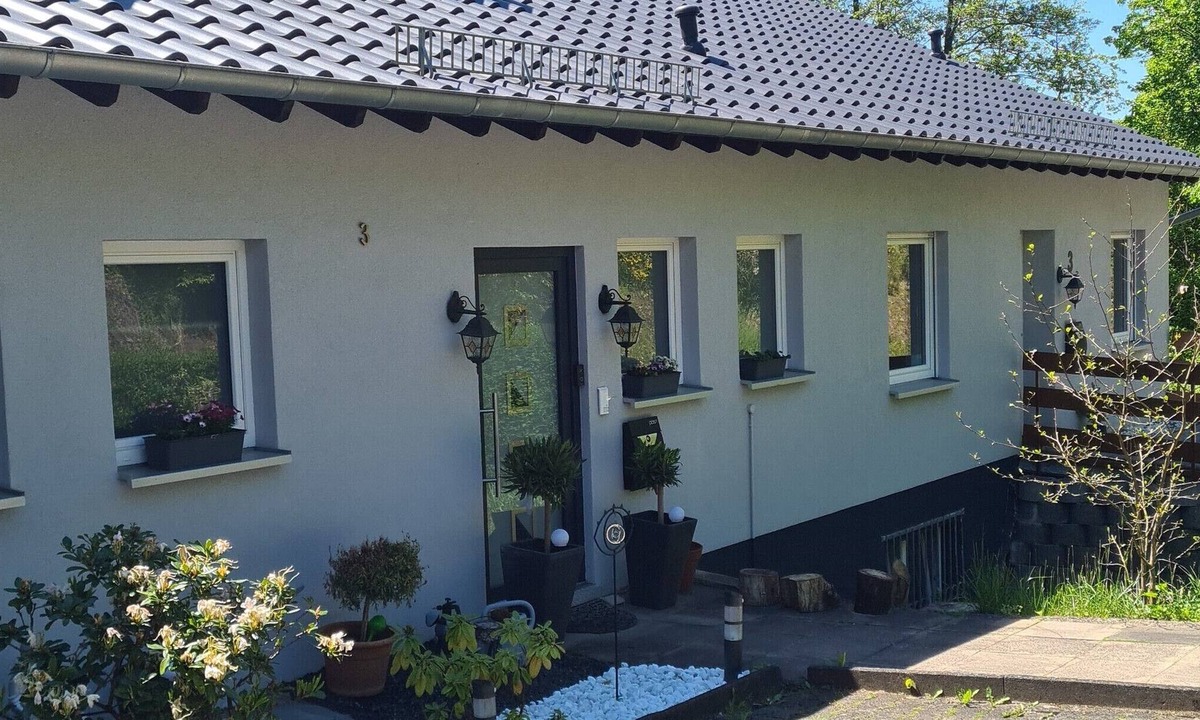 Gottschied Apartment | Schöne Ferienwohnung in Göttschied. 5 Minuten Gehweg vom Klinikum Idar-oberstein
