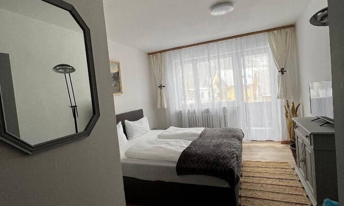 Steinsfeld Apartment | Schönes Doppelzimmer mit Balkon