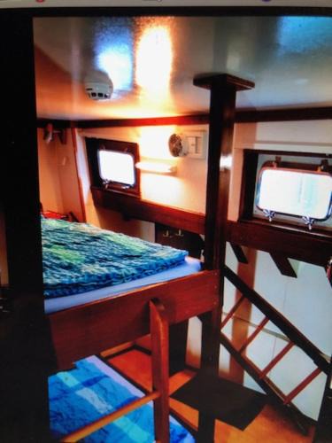 Wasen Bed & Breakfast | Schiff AHOY, Hotelschiff, Hausboot, Boot, Passagierschiff