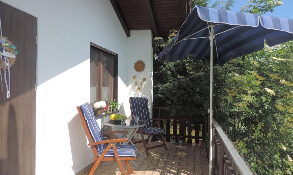 Waldeck House | Schlossblick mit Teilseeblick by Interhome