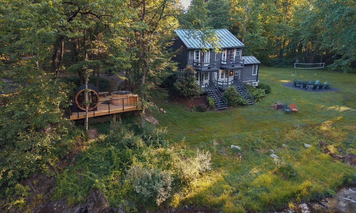 High Falls House | Schoonmaker Retreat: 2 Homes. Sauna + Hot Tub