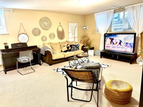 Willoughby Villa | Scorpio House Langley - Semi-basement Suite