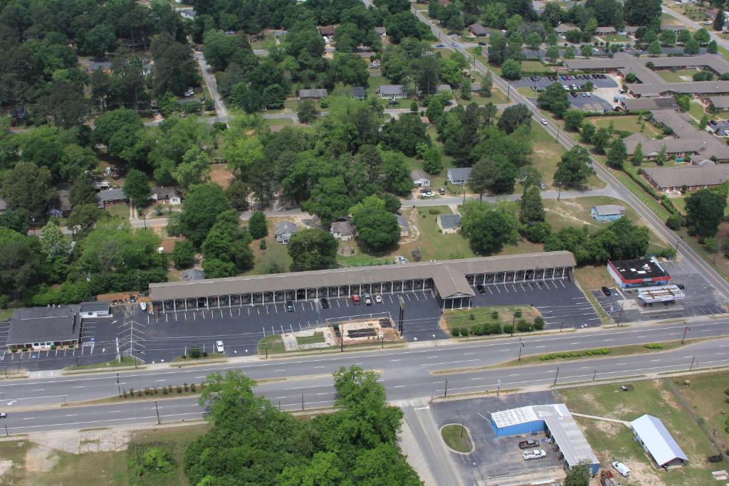 Perry Hotel | Scottish Inn and Suites Perry