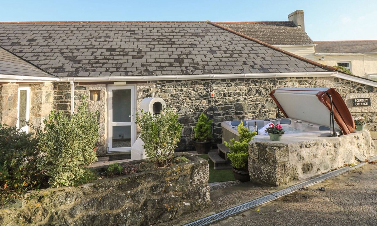 Mullion Cottage | SCRUMPY, pet friendly, with pool in Mullion